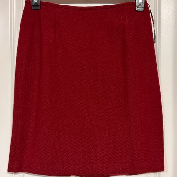 Elegant Tahari Petite Red Wool Suit - 6P - Picture 6 of 7